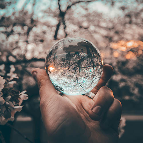 voyance dans une boule de cristal