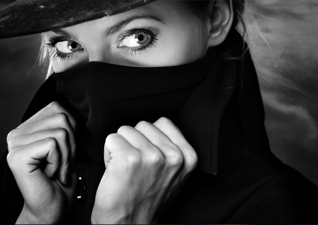 Médium en pleine consultation de voyance